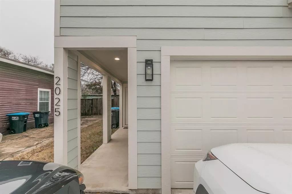 2025 Grainger Street, Fort Worth, Texas 76110