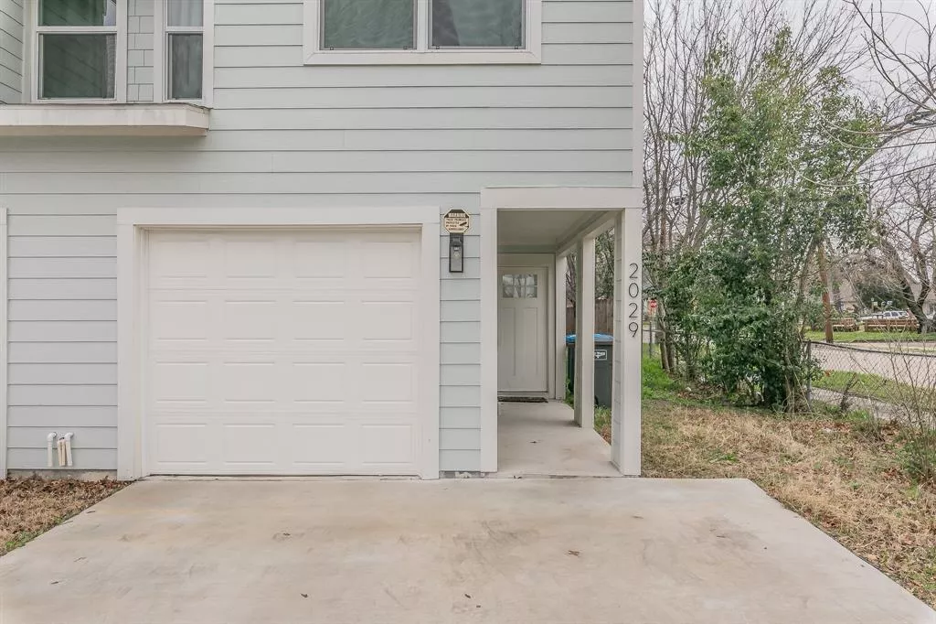 2025 Grainger Street, Fort Worth, Texas 76110