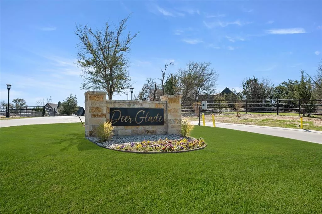 725 Glade Park Court, Azle, Texas 76020