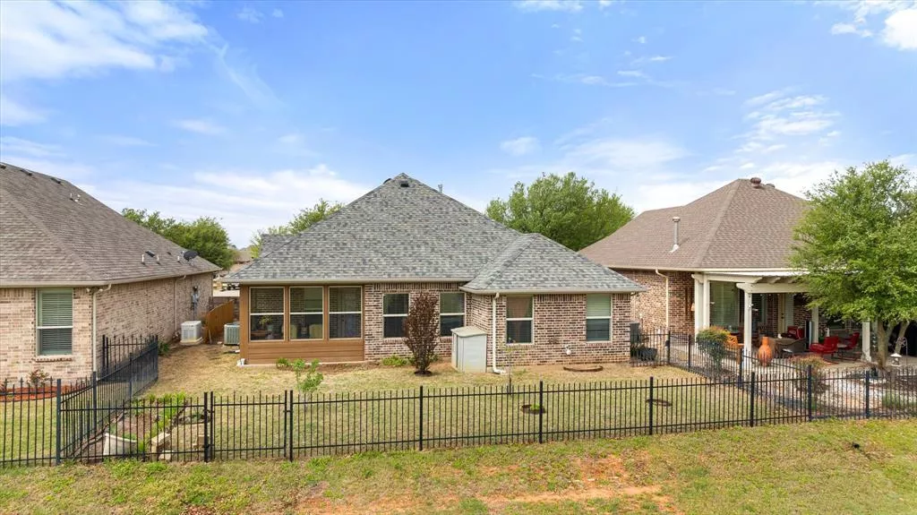 214 Captains Court, Granbury, Texas 76049