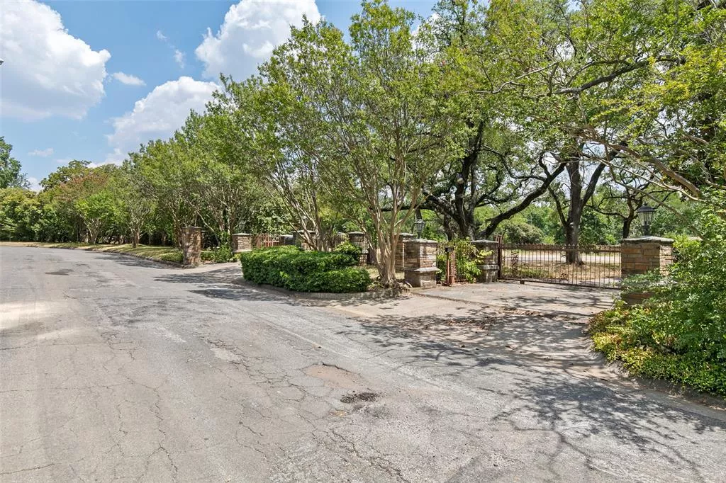 5444 Northbrook Drive, Dallas, Texas 75220