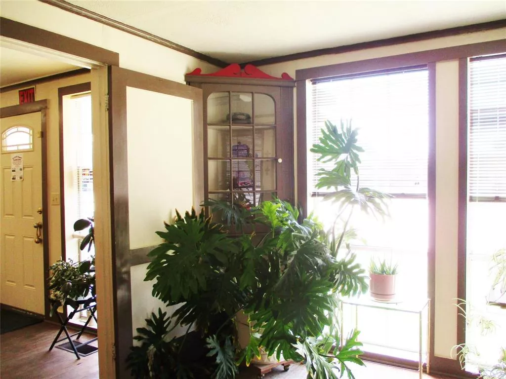 103 E Denison Avenue, Bonham, Texas 75418