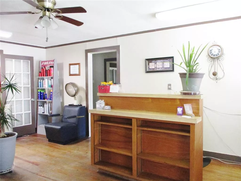 103 E Denison Avenue, Bonham, Texas 75418