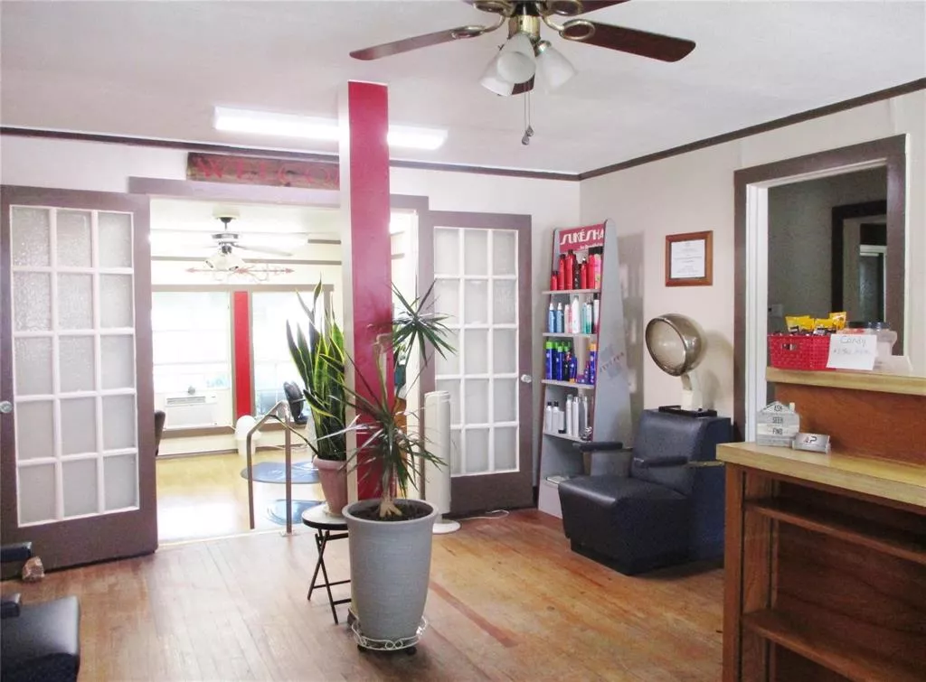 103 E Denison Avenue, Bonham, Texas 75418