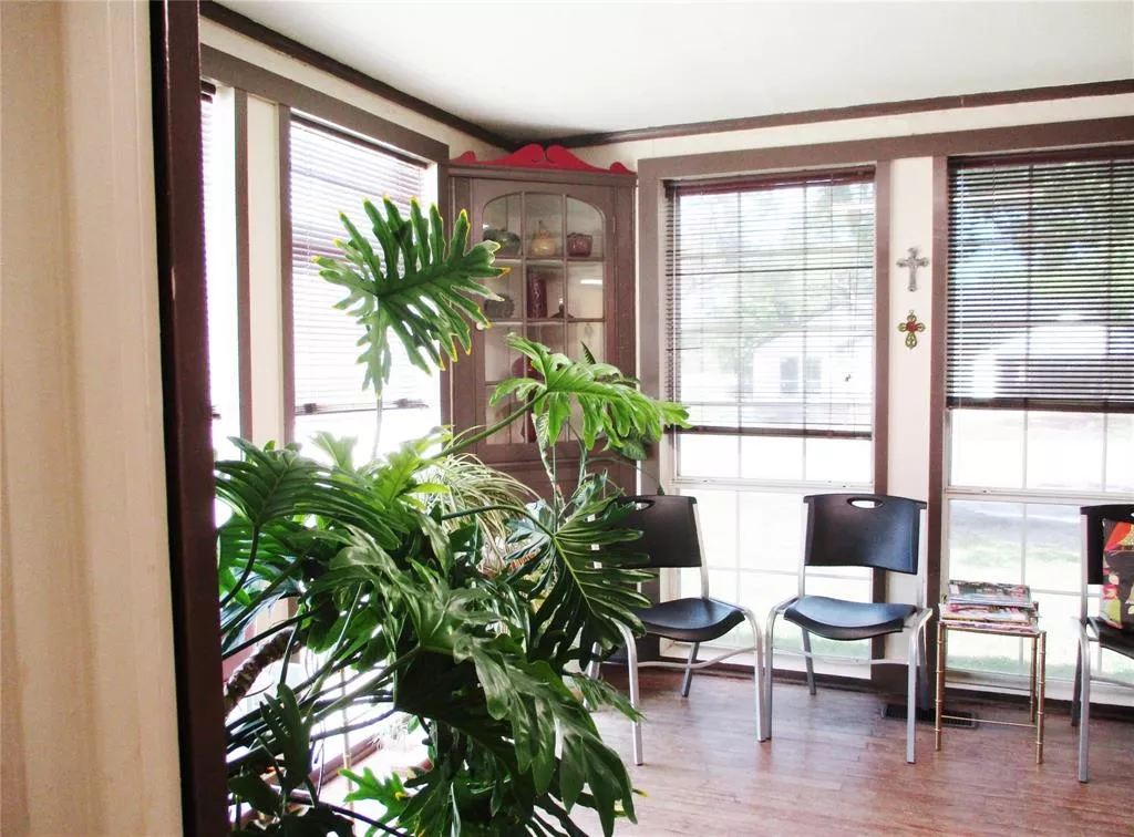 103 E Denison Avenue, Bonham, Texas 75418