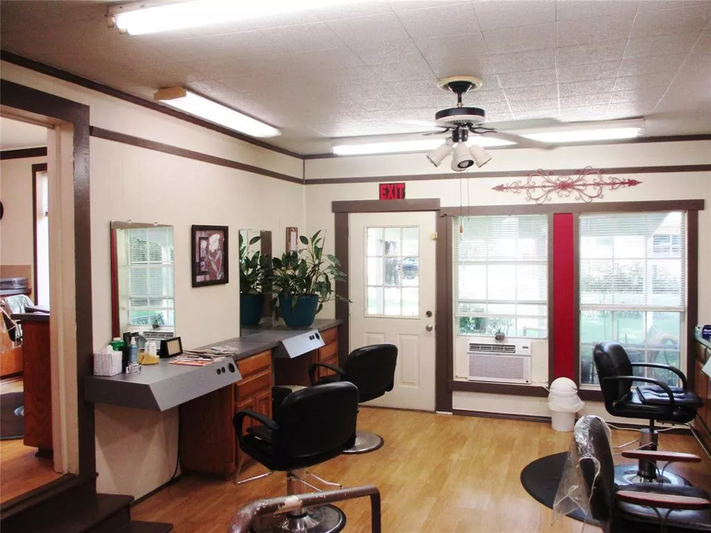 103 E Denison Avenue, Bonham, Texas 75418