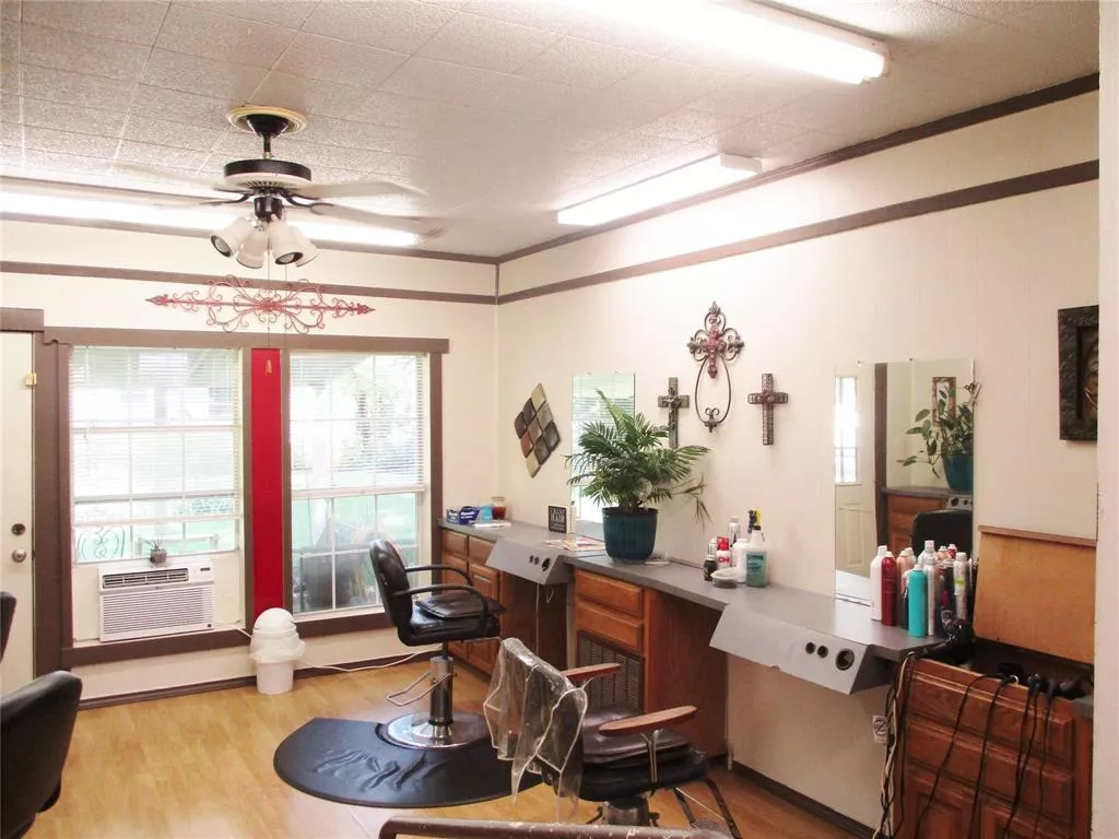 103 E Denison Avenue, Bonham, Texas 75418