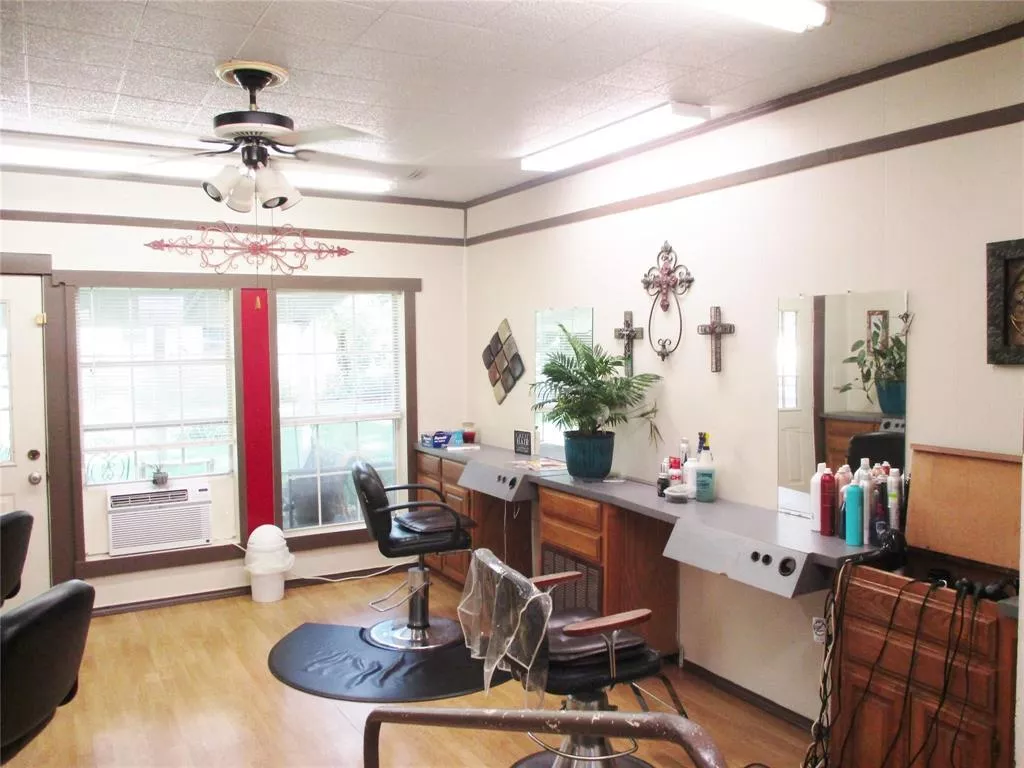 103 E Denison Avenue, Bonham, Texas 75418