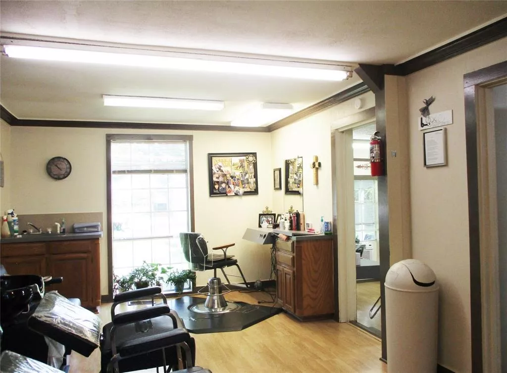 103 E Denison Avenue, Bonham, Texas 75418