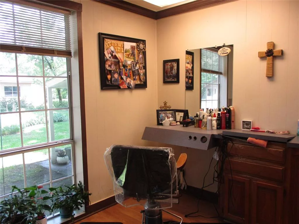 103 E Denison Avenue, Bonham, Texas 75418