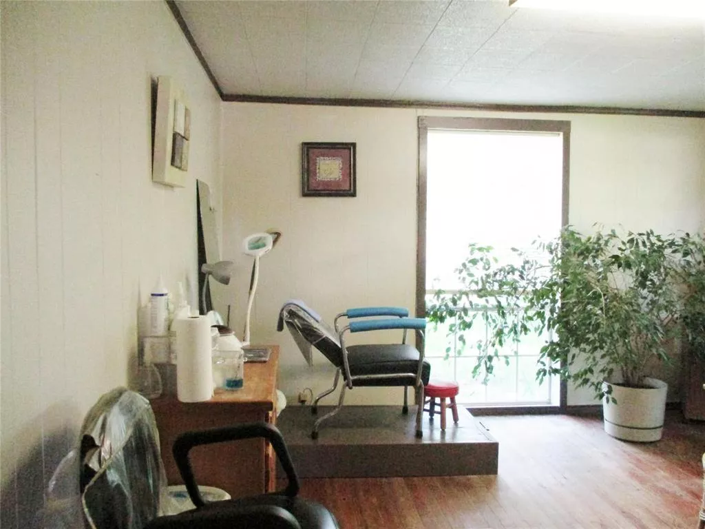 103 E Denison Avenue, Bonham, Texas 75418