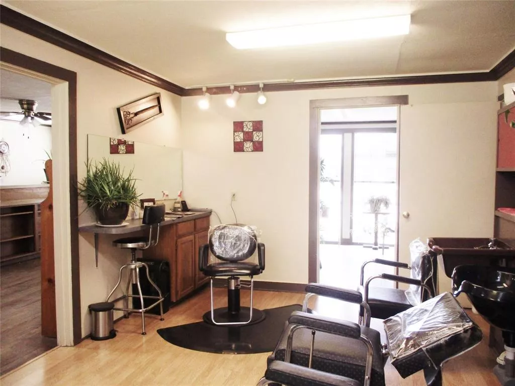 103 E Denison Avenue, Bonham, Texas 75418