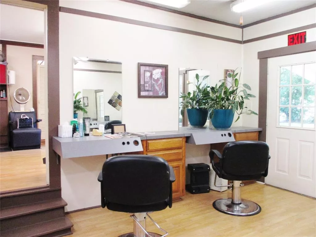 103 E Denison Avenue, Bonham, Texas 75418