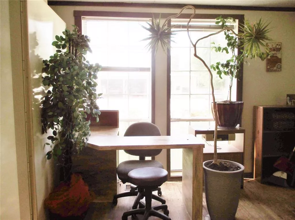 103 E Denison Avenue, Bonham, Texas 75418