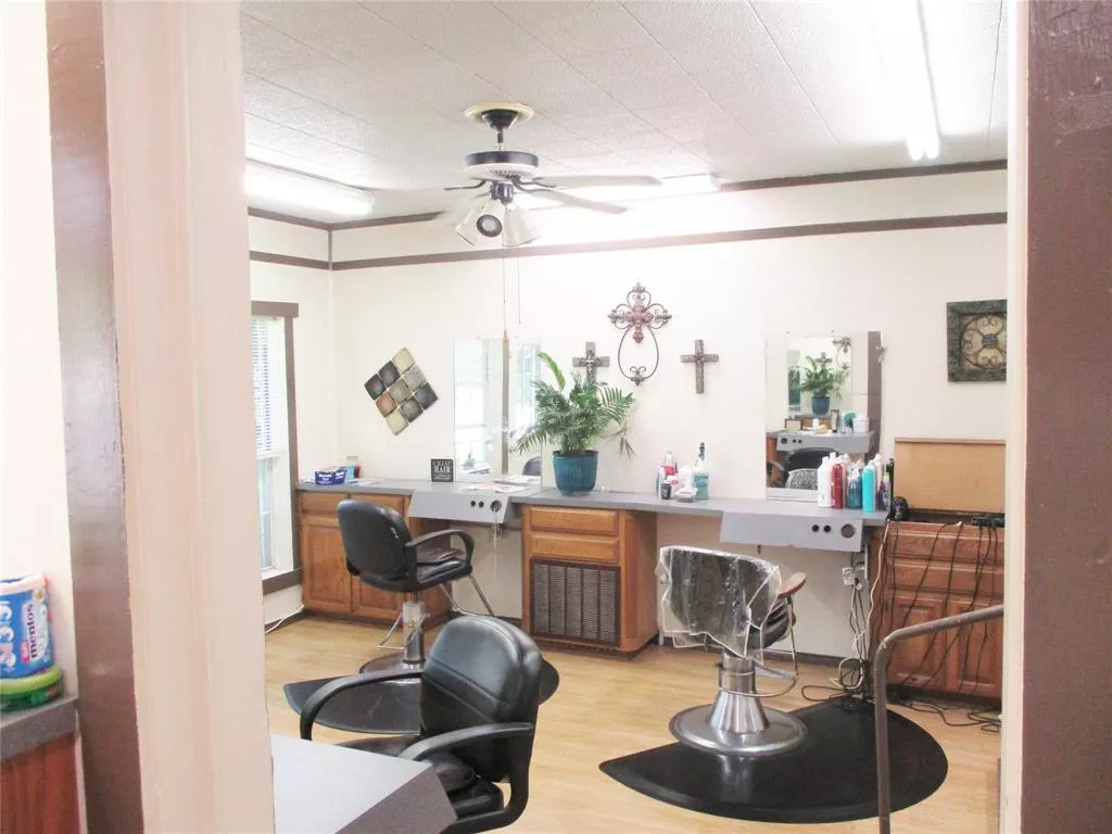 103 E Denison Avenue, Bonham, Texas 75418