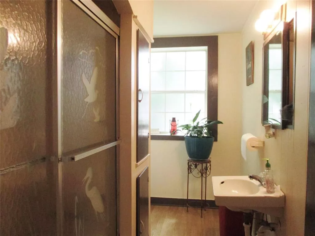 103 E Denison Avenue, Bonham, Texas 75418