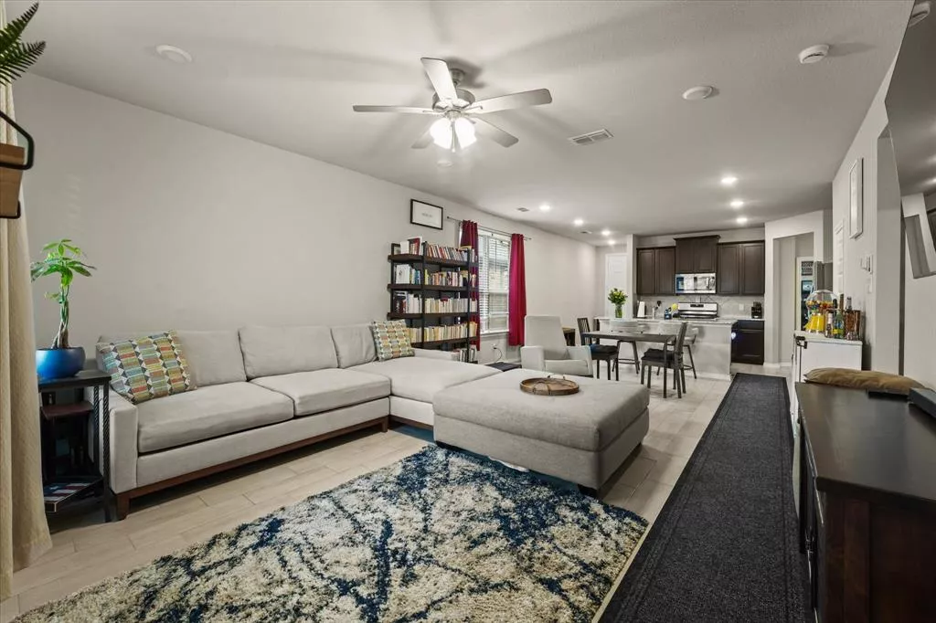 1913 Kit Fox Run, Mesquite, Texas 75181