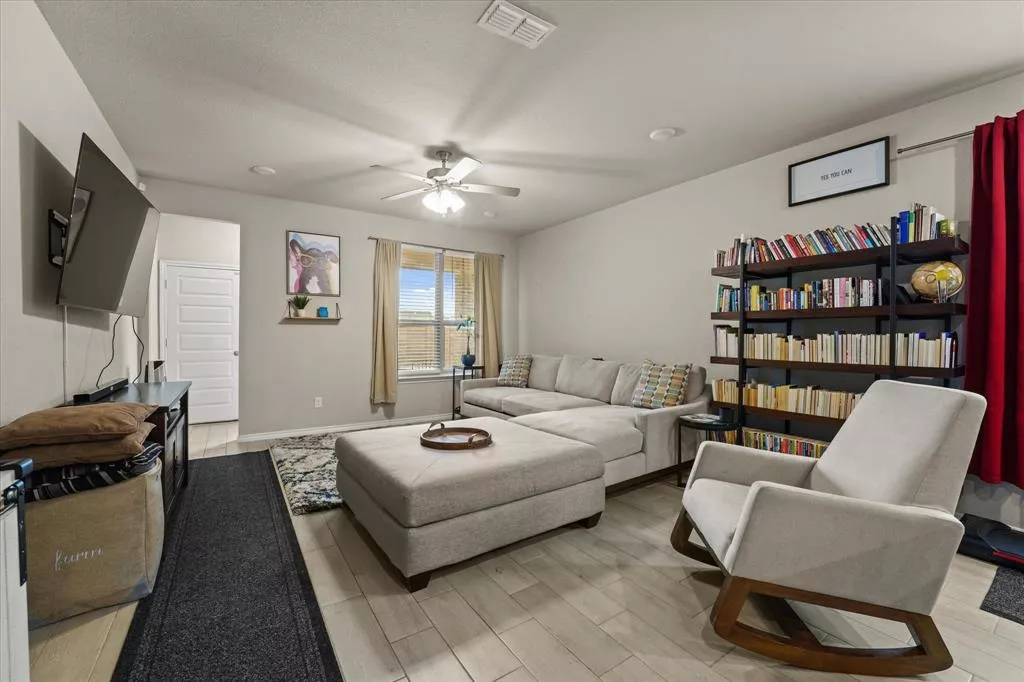 1913 Kit Fox Run, Mesquite, Texas 75181