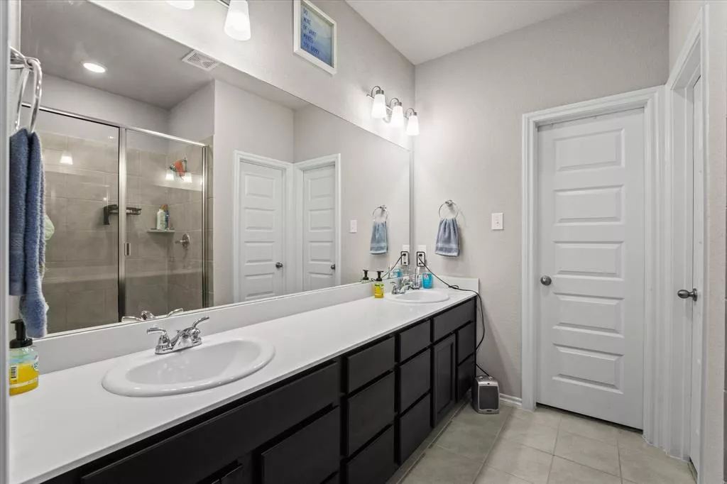 1913 Kit Fox Run, Mesquite, Texas 75181