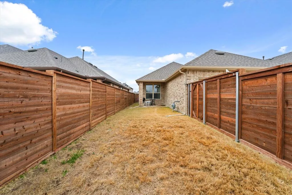 1913 Kit Fox Run, Mesquite, Texas 75181