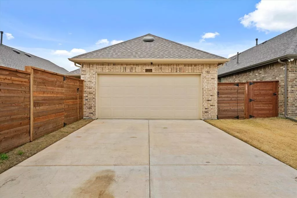 1913 Kit Fox Run, Mesquite, Texas 75181