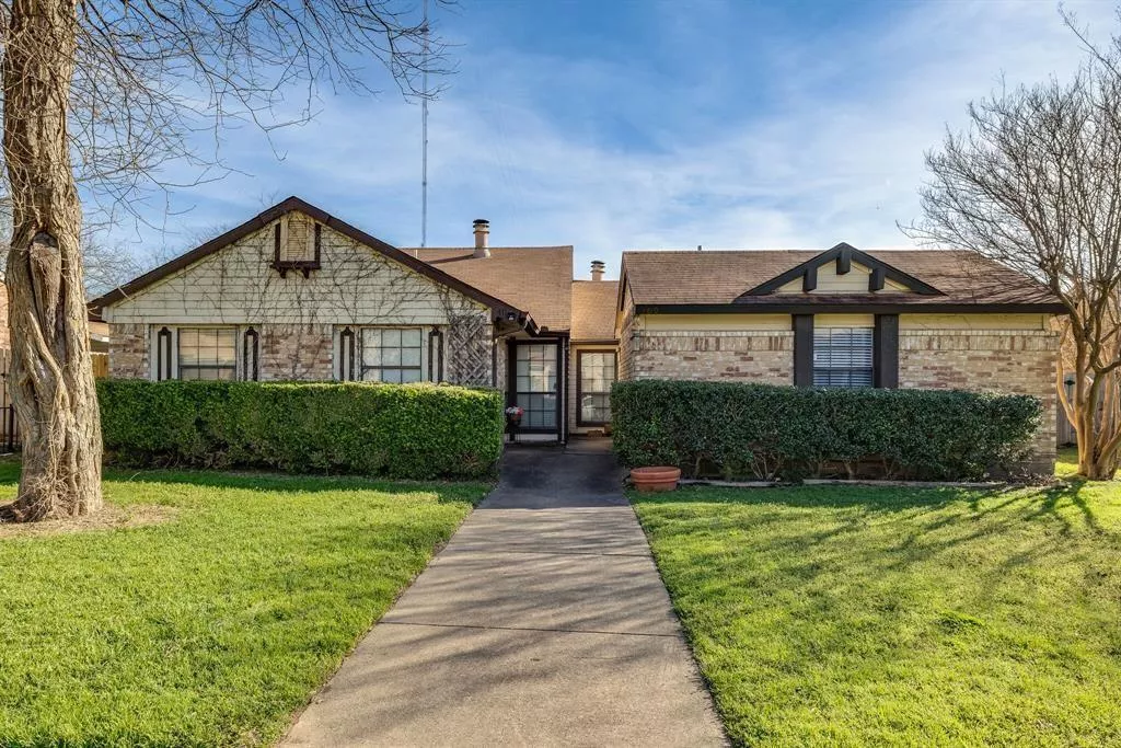 409-411 Dollins Street, Cedar Hill, Texas 75104