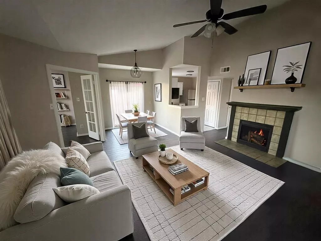 409-411 Dollins Street, Cedar Hill, Texas 75104