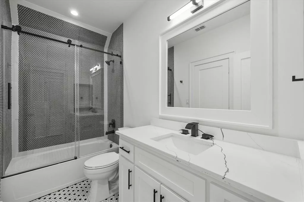 1240 Deerfield Drive, Wills Point, Texas 75169