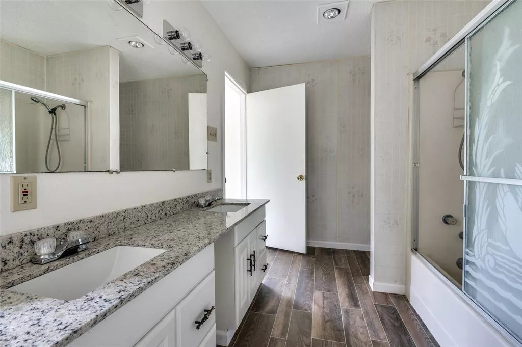 224 Iberis Drive, Arlington, Texas 76018