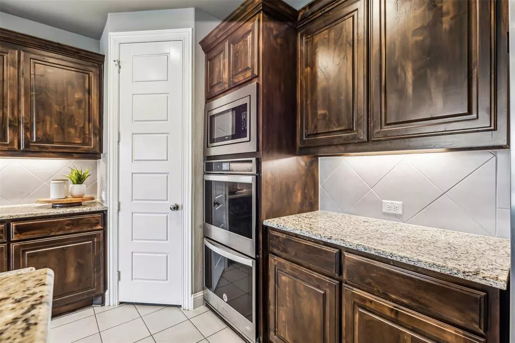 2751 Springwood Lane, Midlothian, Texas 76065