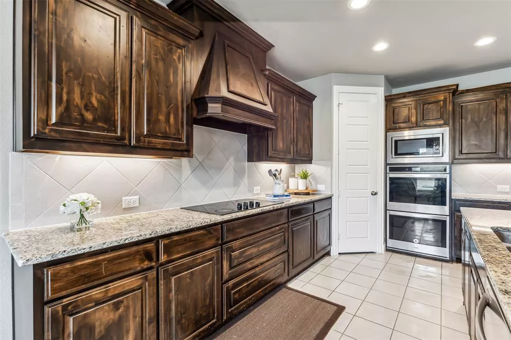 2751 Springwood Lane, Midlothian, Texas 76065