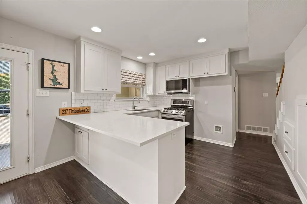 237 Timberlake Drive, Azle, Texas 76020