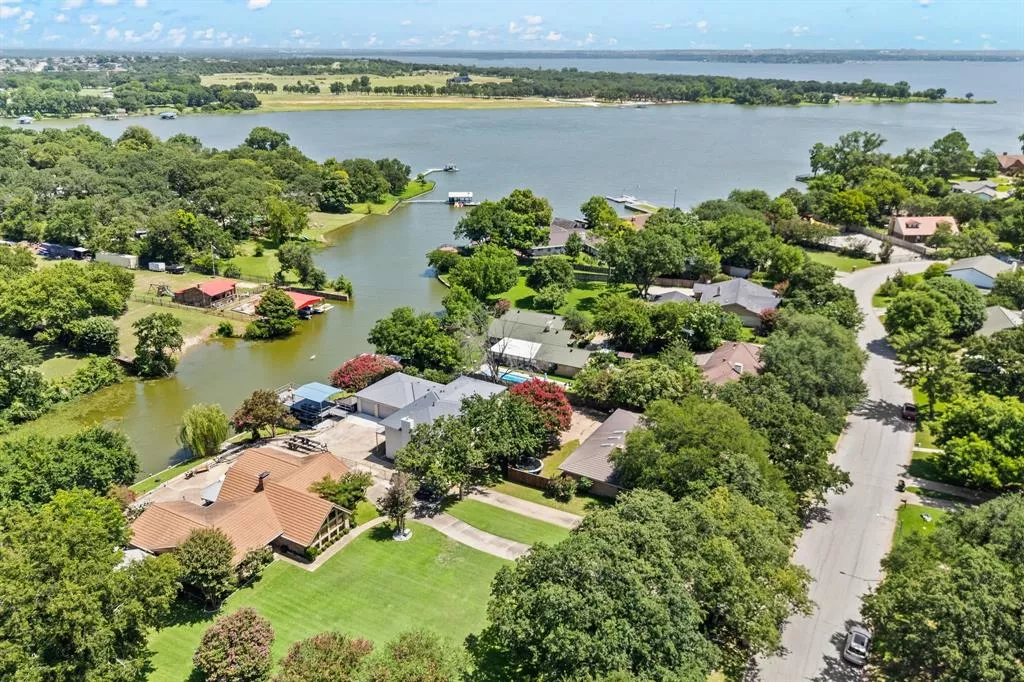 237 Timberlake Drive, Azle, Texas 76020