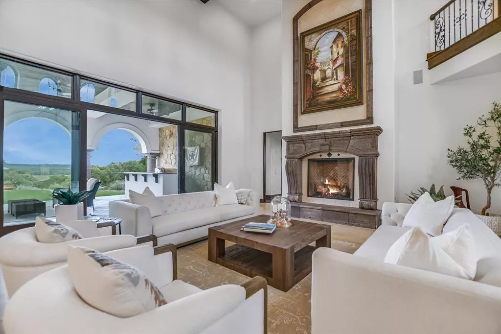 26804 Masters Parkway, Spicewood, Texas 78669