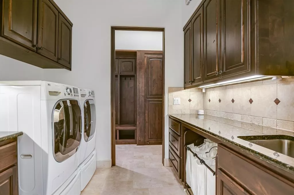 26804 Masters Parkway, Spicewood, Texas 78669