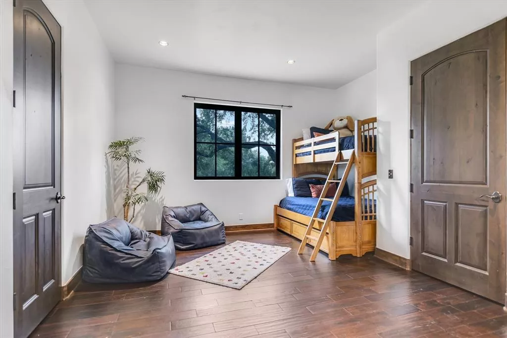 26804 Masters Parkway, Spicewood, Texas 78669