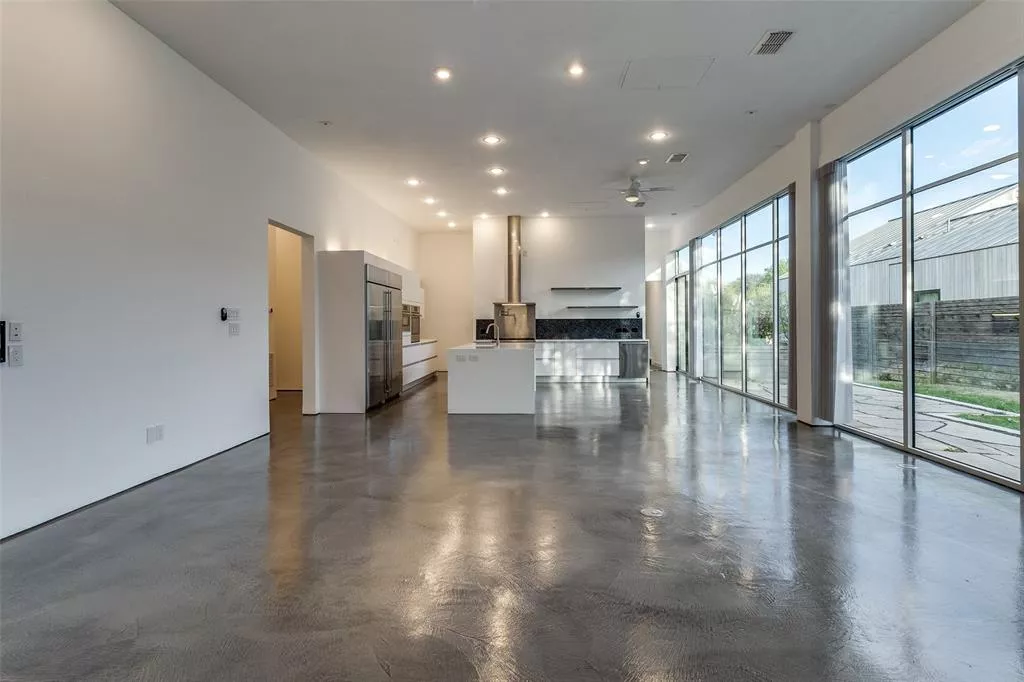 30 Vanguard Way, Dallas, Texas 75243