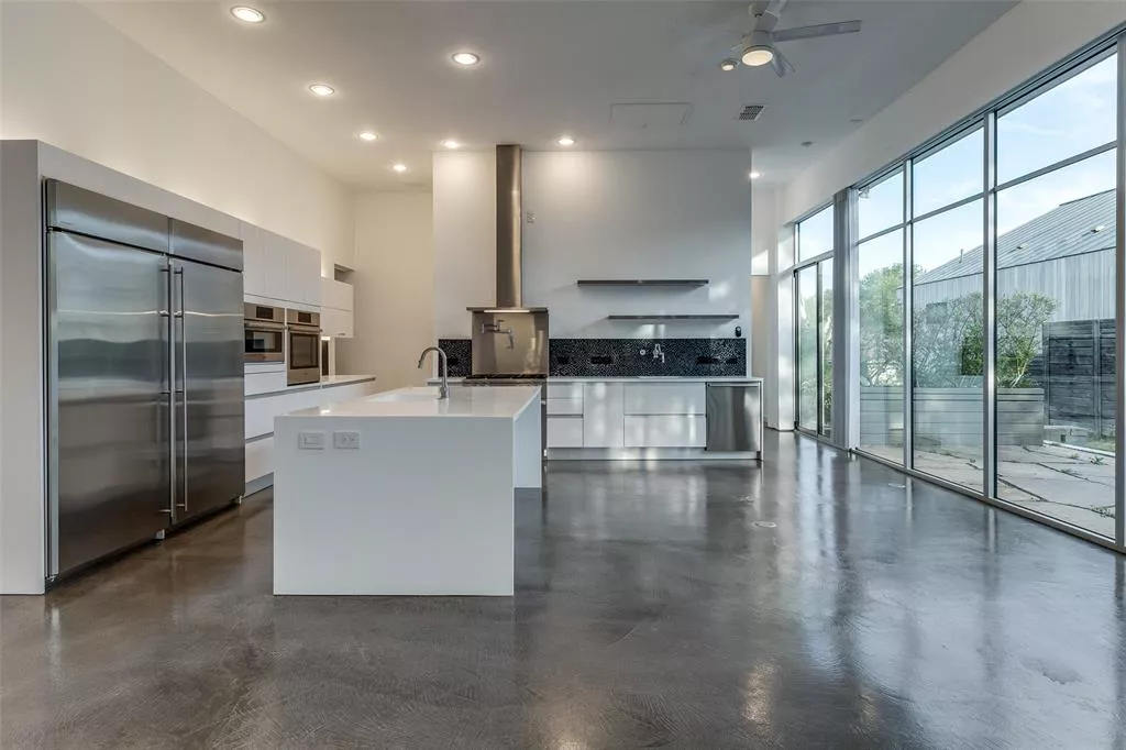 30 Vanguard Way, Dallas, Texas 75243