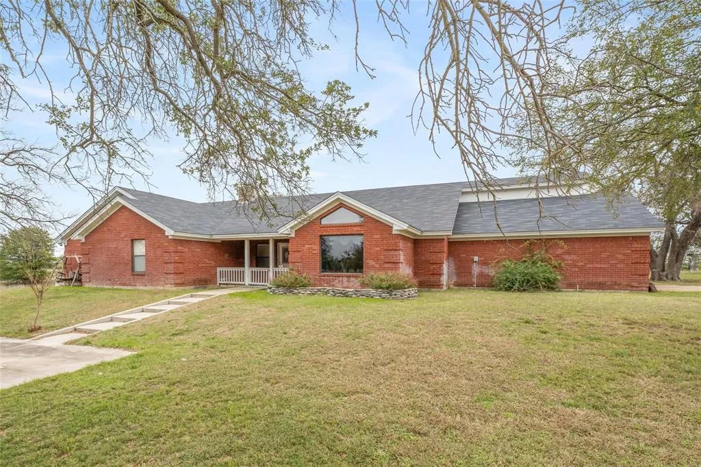375 County Road 401 Comanche, Texas 76442