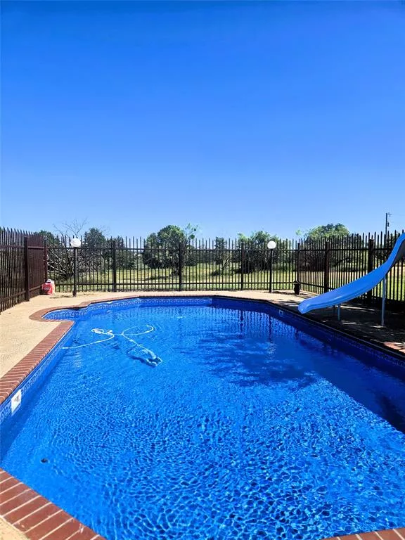 375 County Road 401 Comanche, Texas 76442