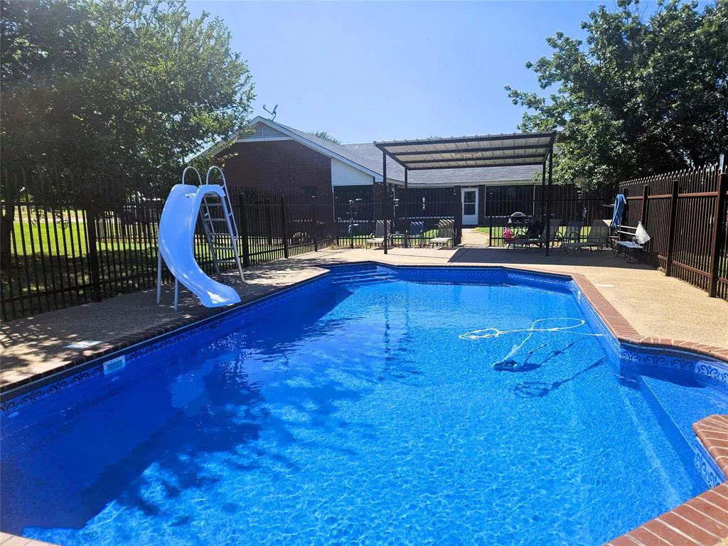 375 County Road 401 Comanche, Texas 76442