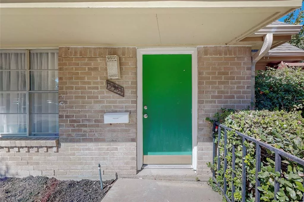 13933 Brookgreen Drive, Dallas, Texas 75240