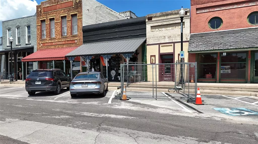 102 W Main Street, Pilot Point, Texas 76258