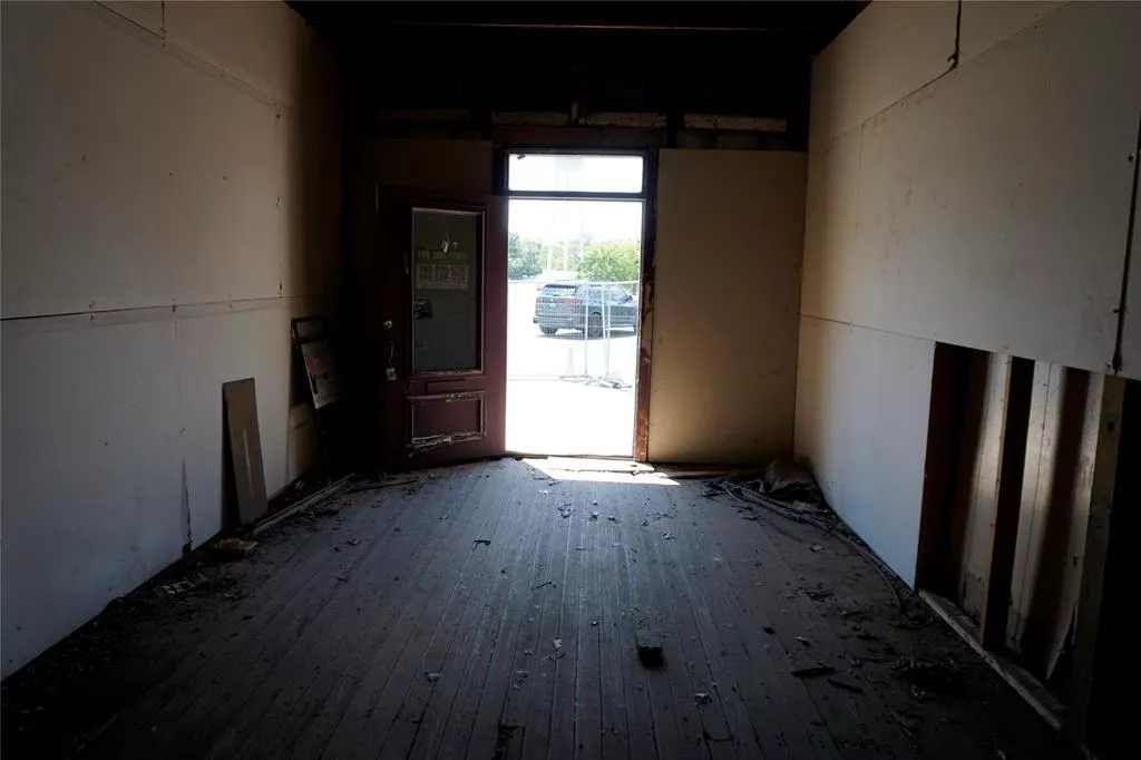 102 W Main Street, Pilot Point, Texas 76258