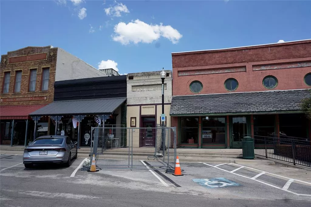 102 W Main Street, Pilot Point, Texas 76258