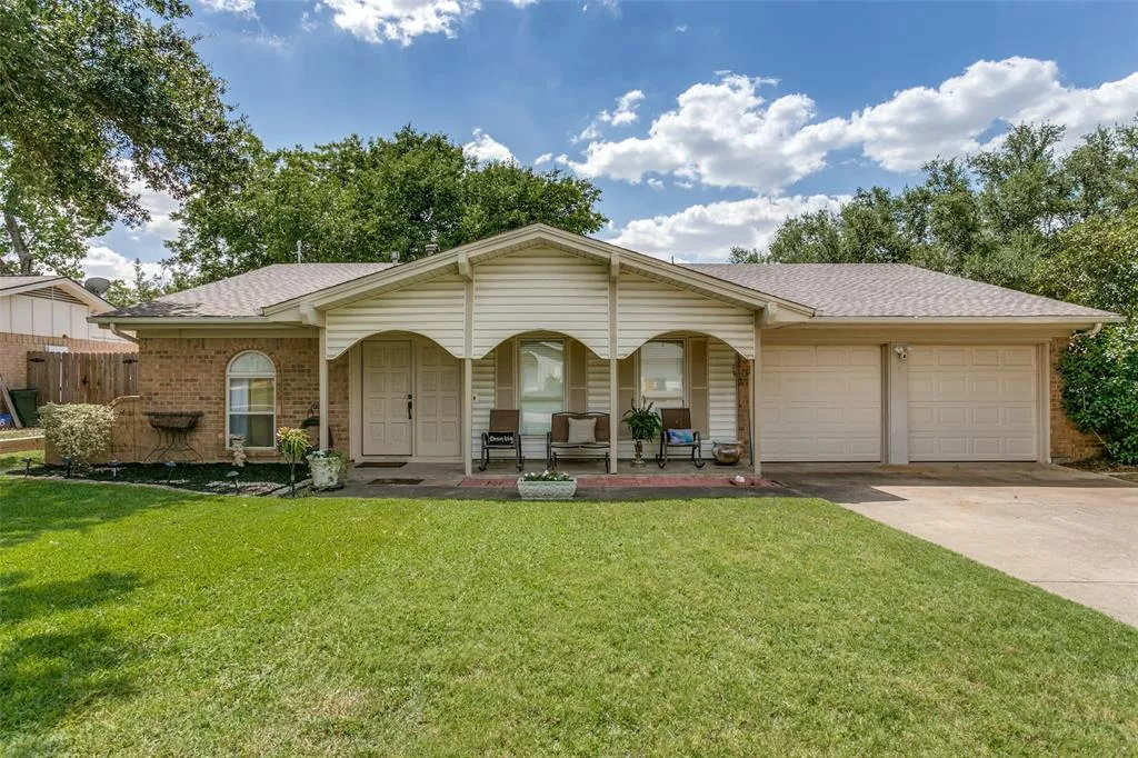 2133 Mountainview Drive, Hurst, Texas 76054