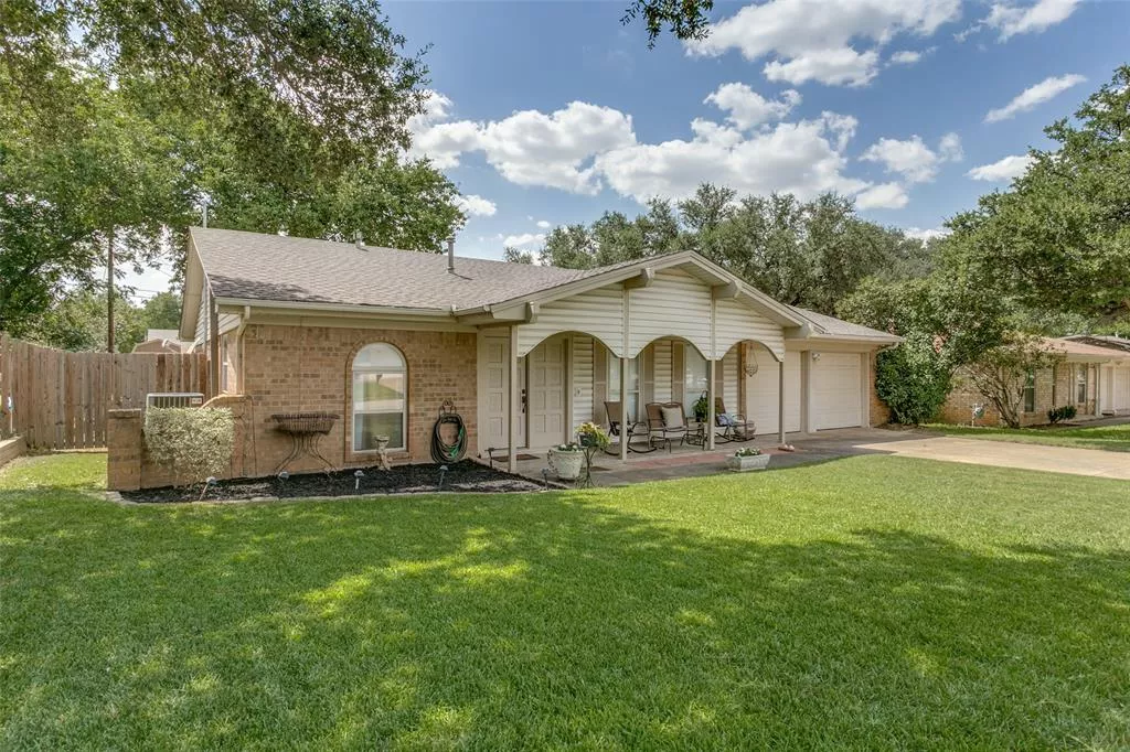 2133 Mountainview Drive, Hurst, Texas 76054