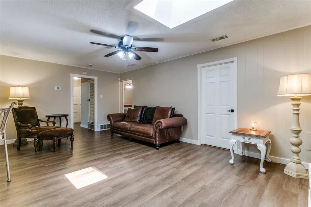 2133 Mountainview Drive, Hurst, Texas 76054