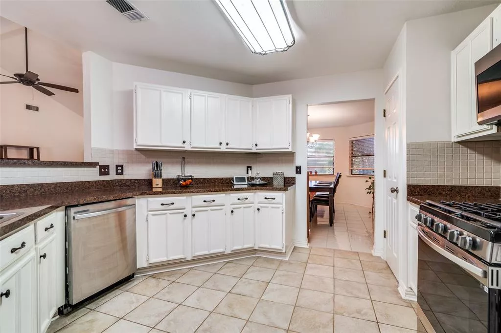 516 Quail Hollow Drive, Mesquite, Texas 75150