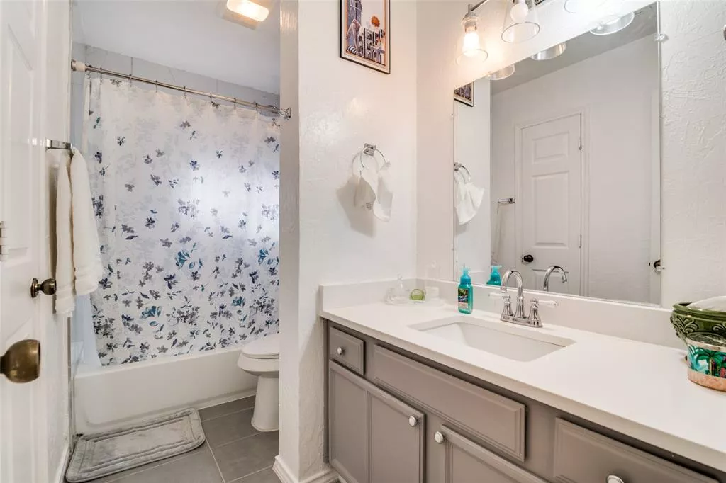 516 Quail Hollow Drive, Mesquite, Texas 75150